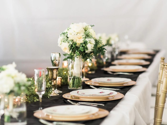 Black and gold table decor ideas