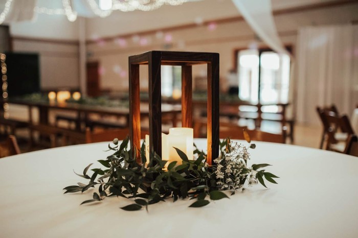 Round wedding table decor