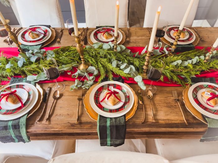 Christmas table setting decor