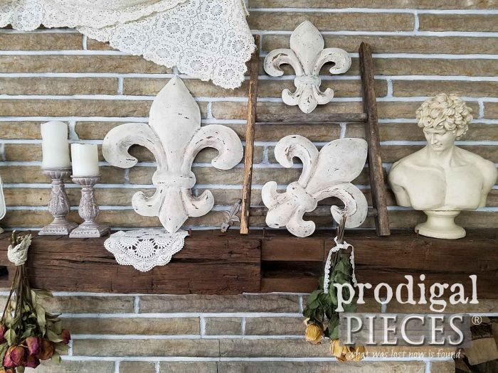 Metal fleur de lis wall decor