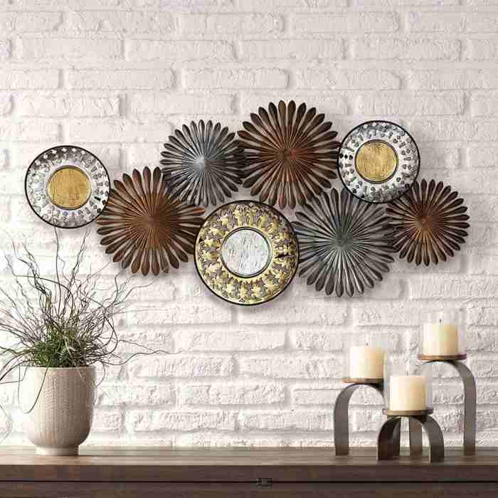 Metal plate wall decor