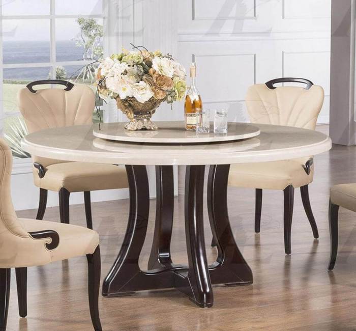 Round dining table decor