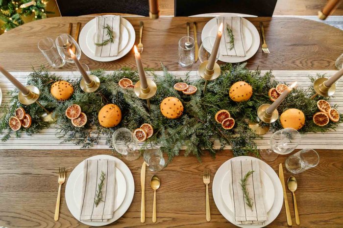 Christmas table setting decor